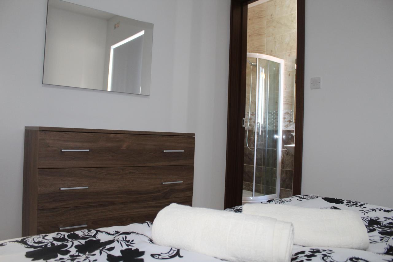 Centre Point Apartment Msida Luaran gambar